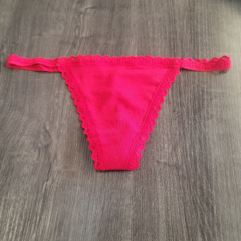 VICTORIA'S SECRET Lace-Trim Cotton V-String Panty RED SMALL